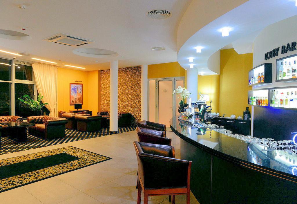 רומיה Hotel Business Faltom Gdynia מראה חיצוני תמונה