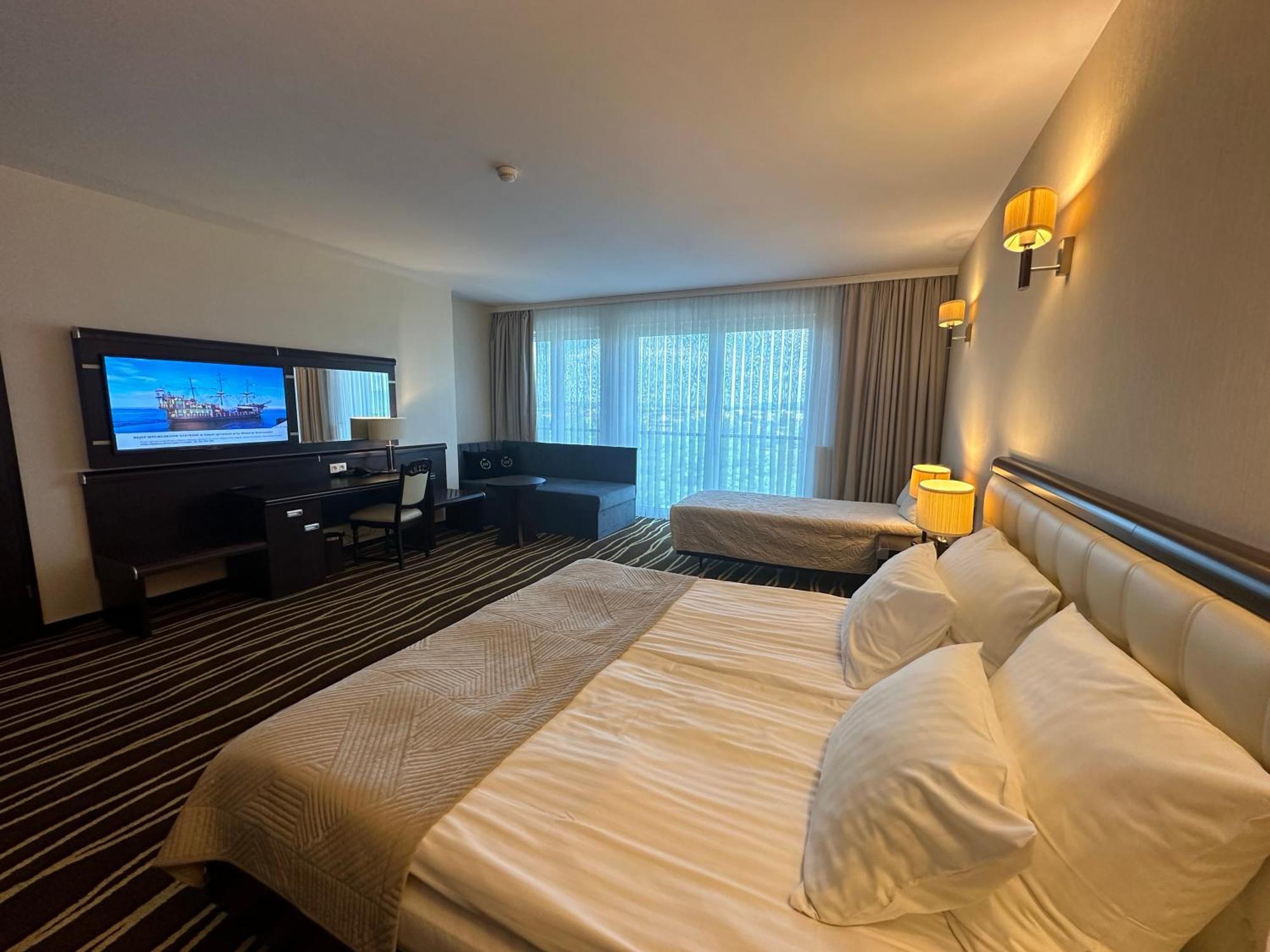רומיה Hotel Business Faltom Gdynia מראה חיצוני תמונה